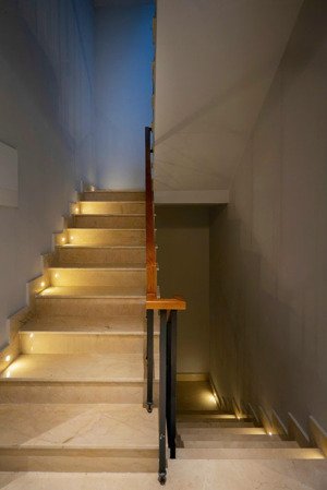 tòa nhà măt tiền lê văn huân, cộng hòa, q.tân bình dt 7x24m, hầm 5 tầng nhà mới đẹp ntcc, giá 47 tỷ