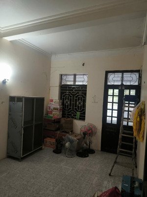 cho thuê nhà mặt đường 4m, rộng 80m2, 2 tầng, chính chủ, điện nước giá dân