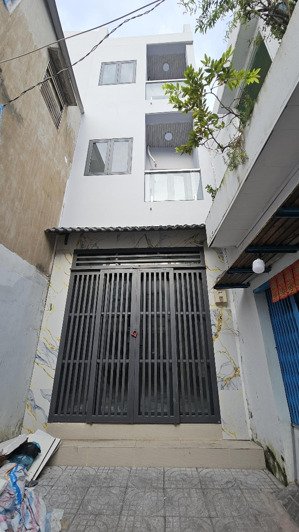 nhà xây mới 100% hẻm mạc vân gần cầu chà và