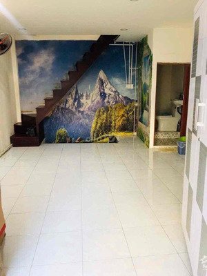 11,99tr/1 tháng . chính chủ cho nhà mặt tiền đường nguyễn văn nghi, có 2 tầng, 2pn, 120m2