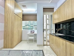 cho thuê phòng studio ban công 30m2 full nội thất ngay phan xích long,chợ bà chiểu,ngã tư phú nhuân