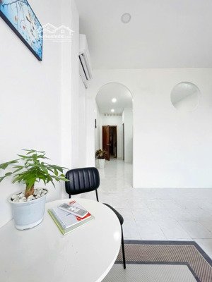 căn hoa hậu đẹp đỉnh - view sông thơ mộng - sát q1 - mới 100% - nội thất vippro