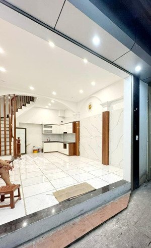 giá tốt nhất đống đa, xã đàn 38/42m2, nhà mới tinh 5 tầng, cách phố 50m, giá chào 4.98 tỷ, sđcc