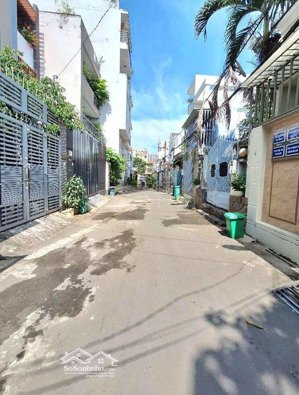 bán nhà đường số lý phục man bình thuận, q7
dt 66m (4x18.7m) 1 trệt 2 lầu 5pn 5wc giá 10.5 tỷ.