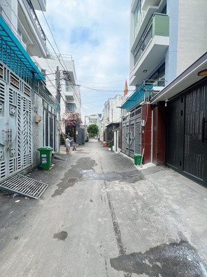 bán nhà hiệp bình chánh- 52m2- hxh- 4tầng- 4pn- gần gigamall.