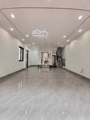 bán nhà việt hưng long biên - 2 mặt đường thông - gara - gần hồ