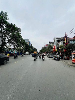 cho thuê nhà mặt đường trần nguyên hãn vỉa hè rộng vị trí đẹp dễ nhận diện -100m2; mặt tiền: 7,1m