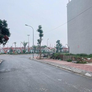 mặt đường khu đấu giá ngọc thuỵ . đường rộng 25m. làm văn phòng cho thuê đỉnh