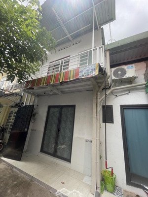 bán nhà ngang lớn 8.5m đ.hoàng diệu thông ra đ số, đến khánh hội, nguyễn tất thành.