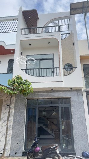 bán nhà sổ riêng - dân cư đông đúc - ngay trung tâm thành phố.