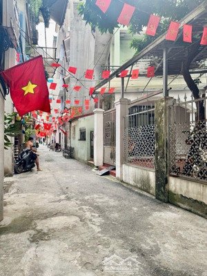 nhà mới ô cách việt hưng- long biên 47m thang máy ô tô đỗ cổng mt5m chỉ 10.5 tỷ