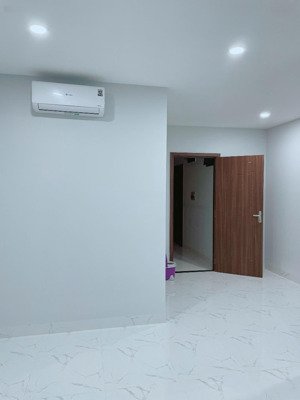 phòng trọ kdc 13e ịntresco đường nguyễn văn linh ngay đại học kinh tế và đại học văn hiến