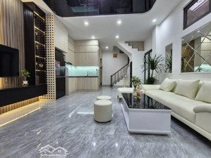 nhà mới kim đồng, hoàng mai. 5 tầng thang máy, full nội thất. dt: 40m2, giá: 11,79 tỷ.