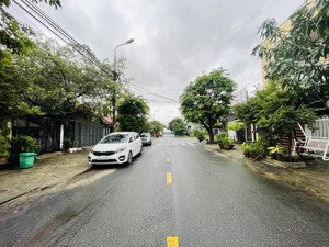 bán lô đất đường 7m5 hoàng châu ký- hoà xuân vị trí gần trần nam trung kẹp giữa 2 nhà