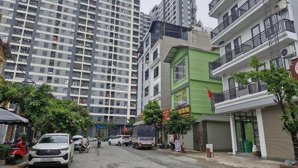 chỉ 6. tỷ- 5 tầng thang máy- mặt đường kinh doanh- siêu hiếm trâu quỳ- gia lâm.