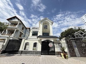 bán biệt thự q7 cách phú mỹ hưng 5 di chuyển dt 12x20m (240m2), giá 22,5 tỷ (93tr/m)