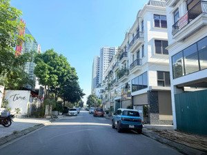 bán nhà phố đào xuyên 180m2 gần vin ocean park- vin uni - eco park - đại học y khoa tokyo việt nam