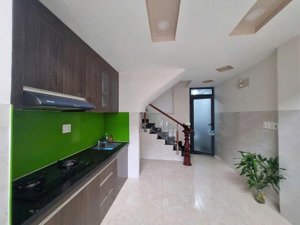 nhà mới đẹp - hoàng hoa thám - 4x5m - 5 tầng - có sân thượng - 2pn 4wc - 13,5 triệu tl 