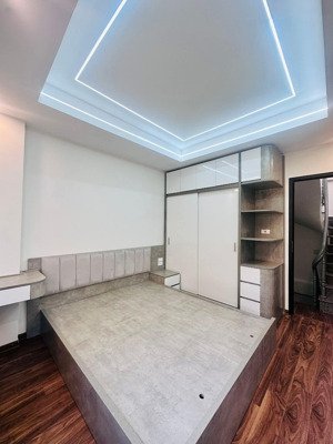 đẳng cấp! nhà xuân thủy mặt ngõ thông, vf3 vào tận nhà, 37m2*6t, 4 ngủ, sđcc, ở sướng, nhỉnh 8 tỷ