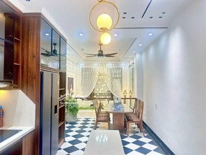 hoa hậu ba đình-mặt ngõ thông- nông-gần phố- mt rộng - tặng full nội thất 5 sao - thang máy vù vù