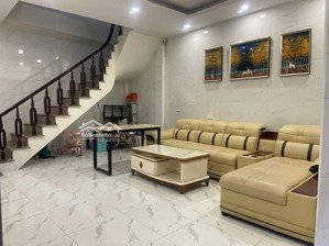có 1 ko 2! nhà mặt ngõ nguyễn khang, 35m2*6t, ngõ thông, vf3 vào nhà, full nội thất, sđcc, 8.x tỷ