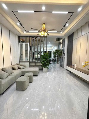 bán gấp nhà đang cho thuê 10triệu/tháng;giá 1,190tỷ ở đ.đoàn thị liên,p.phú lợi,hcm - ngay chợ đình