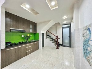 cho thuê nhà riêng tại hoàng hoa thám, 13,5 triệu, 80 m2, 2pn, 4wc, chính chủ hot!