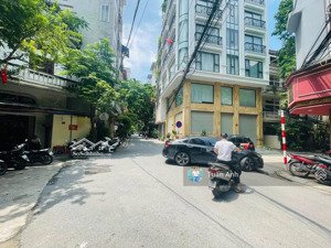 hàng hiếm phân lô hoàng cầu, đống đa. dt 61m*5 tầng. 2 mặt ngõ thông ô tô tránh. ở và kd. 26,1 tỷ