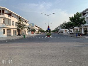 nhà phố giá rẻ tại khu đô thị bàu xéo - tt. trảng bom, 100m2, giá 3 tỷ 200 triệu. lh: 