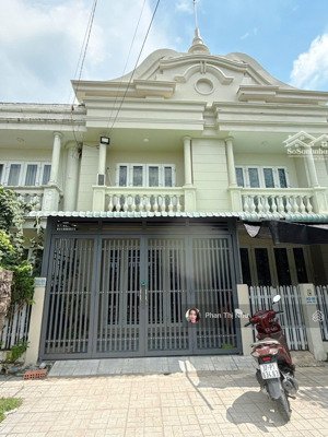 nhà cho thuê cát tường phú sinh - nhà 2pn 2 wc có 1 máy lạnh- nhà mới sạch sẽ dọn vào ở luôn