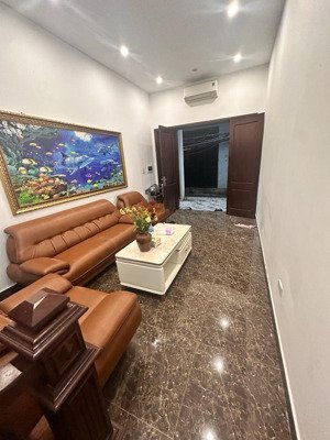 nhà đẹp full nt,sát hồ thoáng mát, ngõ thông ba gác, gần phố. qh ổn đinh dt 33m5t mt3,1m giá 7,9 tỷ