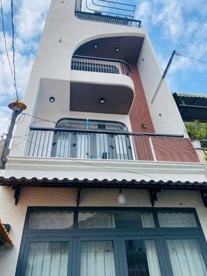 chính chủ gửi bán siêu phẩm 4 tầng, hxh thông đường ngô quyền, quận 10, shr giá 3 tỷ 950 tl