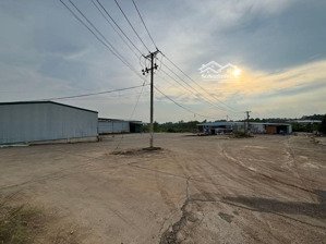 b.án đất 3 mặt tiền quy hoạch skc. hưng thịnh đồng nai.
dt:16000m2. sổ riêng có 300m2 thổ cư. phù