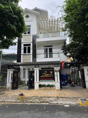 bán nhà biệt thự 10x20m, 4tầng giá 35tỷ, kdc trung sơn kế him lam, quận 7