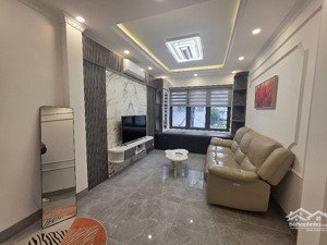 thoáng sáng trước sau ô tô đỗ cửa nhà độc lập 6 tầng thang máy êm ru full nội thất