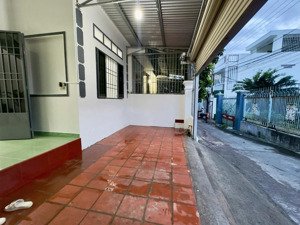 bán nhà hẻm ô tô cách biển chỉ 1,5km