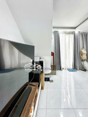 bán nhà hẻm trần hưng đạo - lô góc 3 mặt thoáng - 2 tầng - đậu xe rộng - 8.5 tỷ