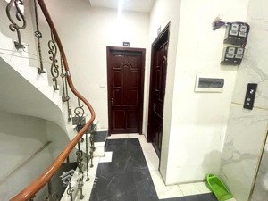 bán nhà ccmn cầu giấy 96m 8t cho thuê 120 tr giá 17.5 tỷ