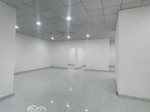 mặt bằng, kho xưởng mới 100%. đường tải 7-8 tấn. dt 200m2 giá 18tr. gần ql 13, phạm văn đồng