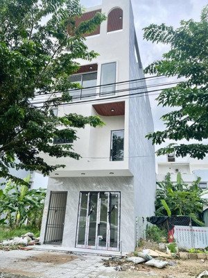 căn hộ 4 tầng vừa hoàn thiện xong mặt tiền đường 6m