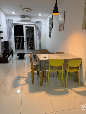 căn hộ 65m2 full nt và đồ điện, nhà mới như hình, lock a, tầng cao view ngoài thoáng mát. ở liền đc