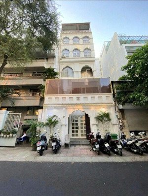 siêu phẩm nhà đẹp, hồ xuân hương, quận 3. ngang 6m, giá thuê chỉ 42 triệu/tháng