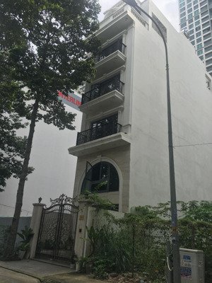 bán lô đất siêu đẹp vị trí đắc địa mặt tiền công viên. dt: 8 x16m. cn: 160m2. hiện tại đất trống