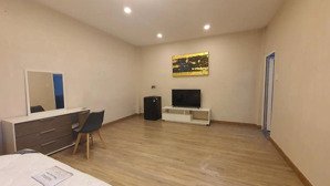 bán căn hộ dịch vụ lê thị riêng - 4 tầng - 6 phòng ngủ - doanh thu 80tr/th - 25 tỷ