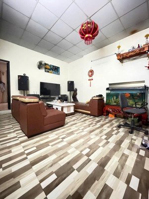 bán nhanh nhà mặt phố 65m2 vị trí kinh doanh sầm uất, ôtô vào tận nhà chợ cột đèn, lê chân, hp