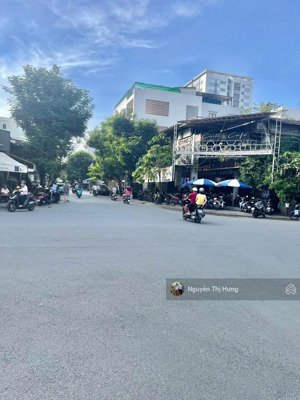 bán đất khu đường 20m đối diện belleza q7-7x19m,vị trí đẹp*giá chỉ : 140tr / m2 .