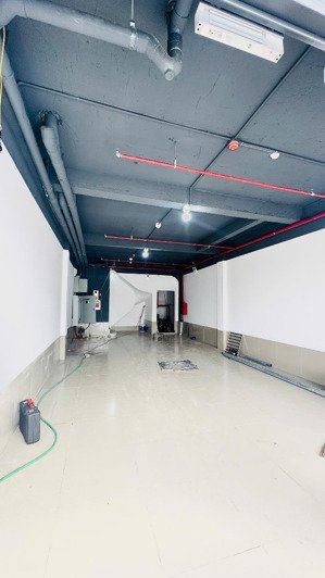 cho thuê tòa tại kcn quang châu. gần cống chui tam tầng, dối diện ktb 24