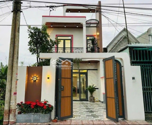 chú gửi bán gấp nhà mặt tiền đường nhựa thiết kế đẹp, hiện đại. gần chợ bình chánh shr