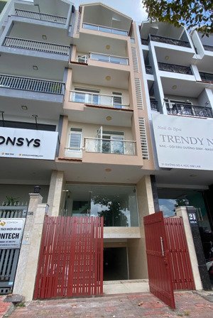 cho thuê nhà phố mặt tiền đường ngô thi bì ( d4 cũ ) có thang máy giá 65tr/tháng.