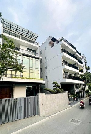 apartment cao cấp - mặt phố nghi tàm - 126m2 x 7 tầng view hồ tây - vị trí ngã 5 - giá: 76 tỷ (tl)